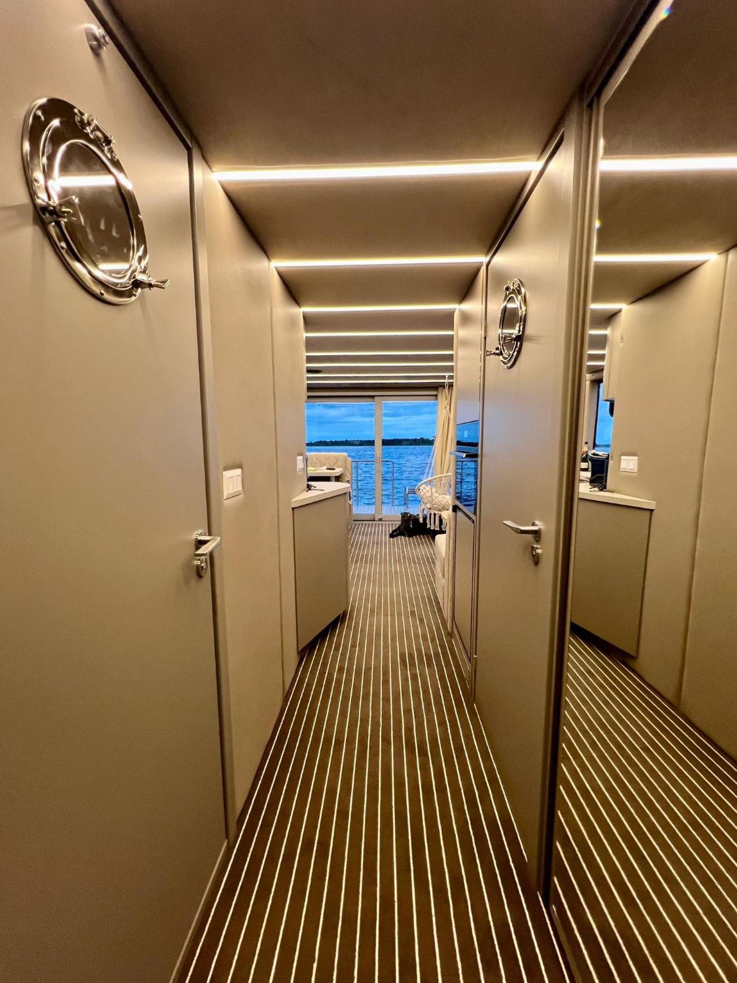 Nena Hausboot Hotel Берлин Екстериор снимка
