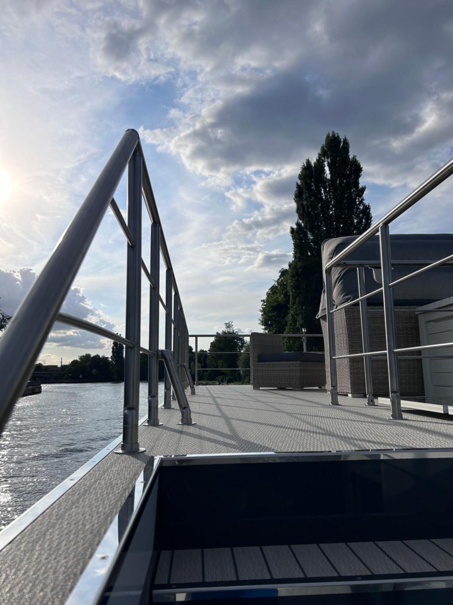 Nena Hausboot Hotel Берлин Екстериор снимка